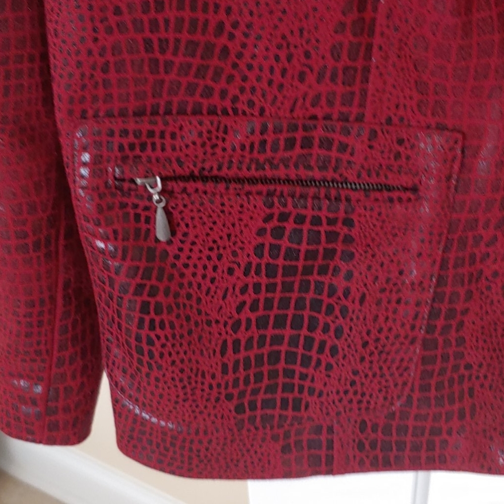 Red jacket - Picture 3 of 4
